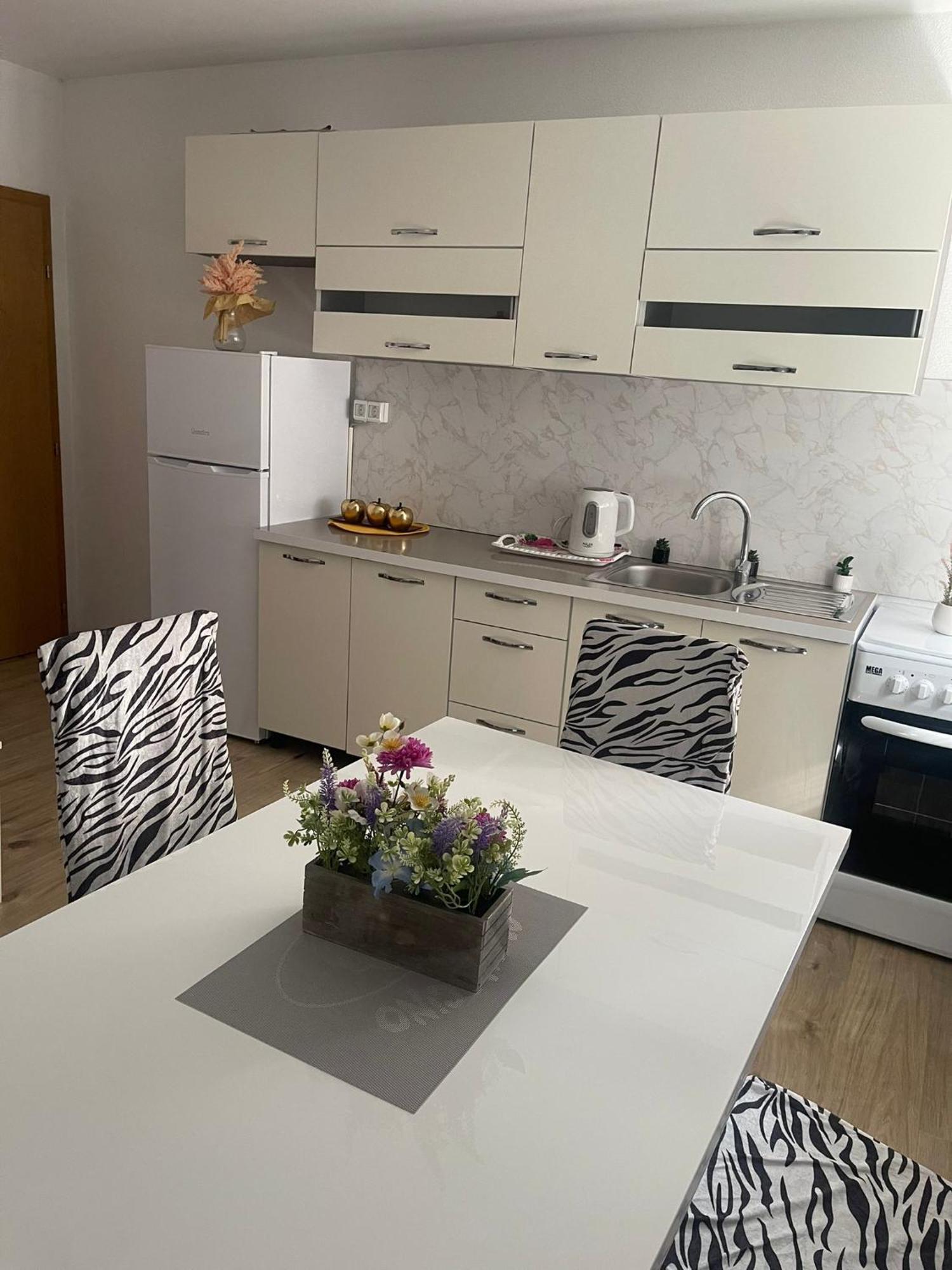 Apartmani Zuti เนอุม ภายนอก รูปภาพ