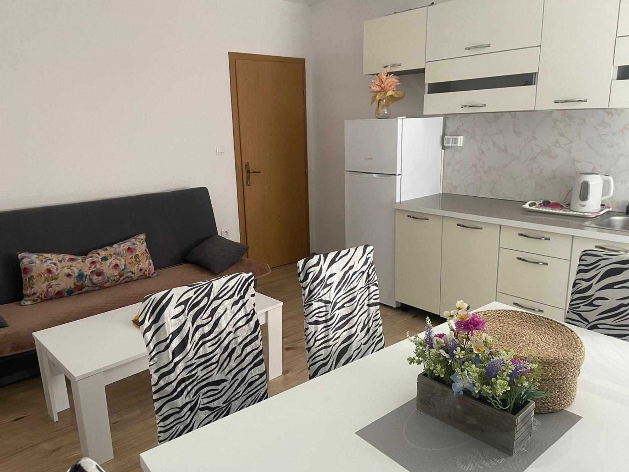 Apartmani Zuti เนอุม ภายนอก รูปภาพ