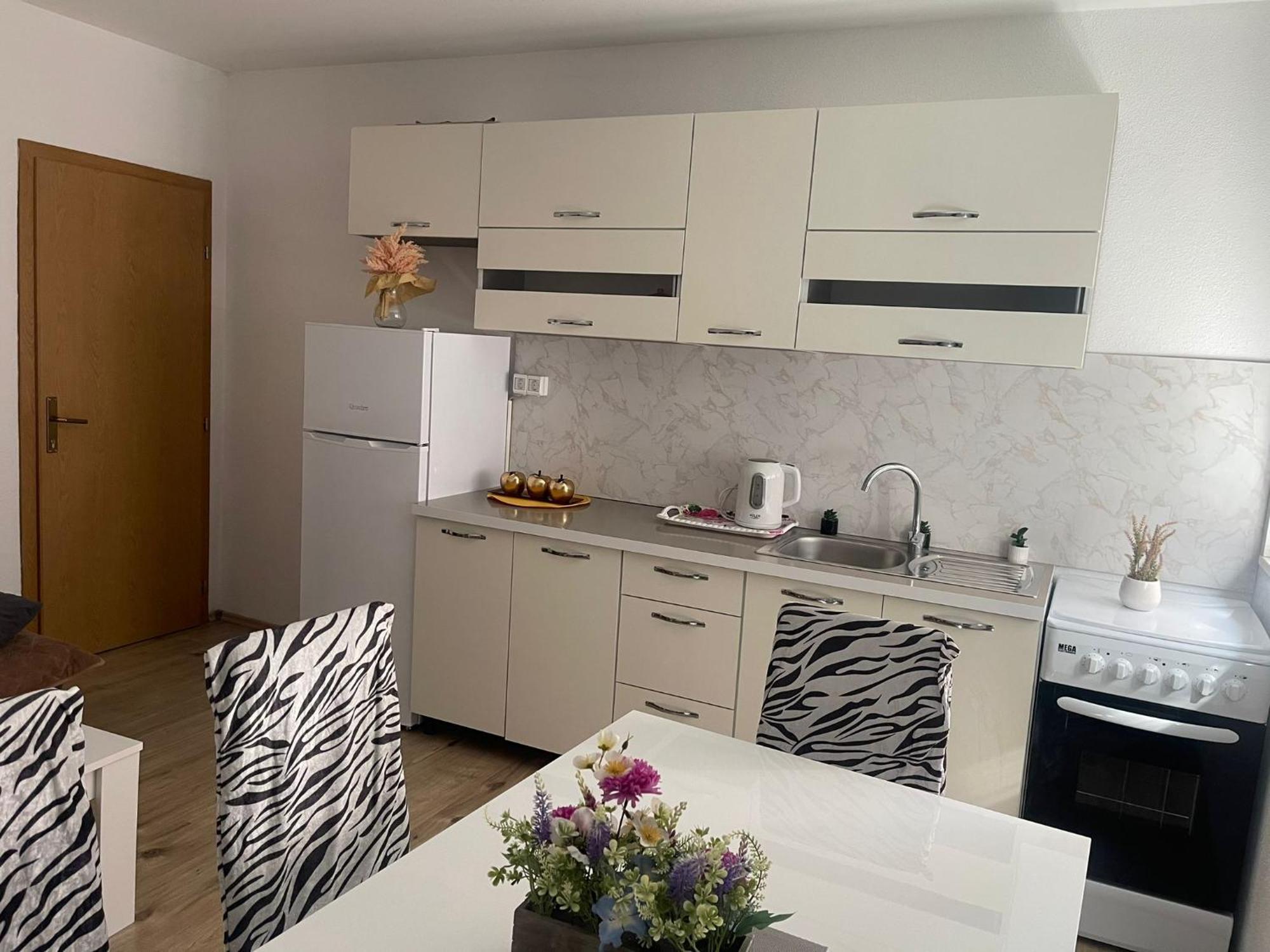 Apartmani Zuti เนอุม ภายนอก รูปภาพ